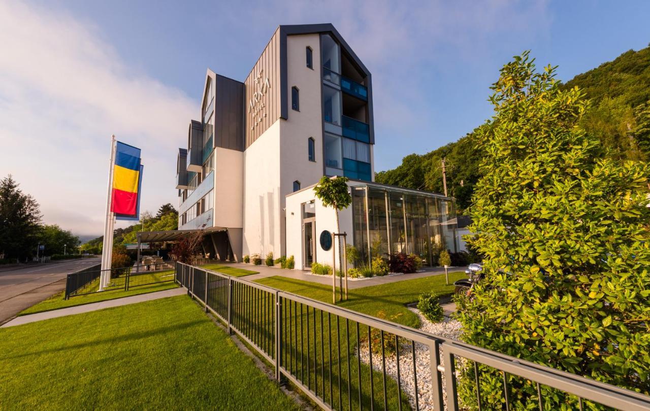 Hotel Arka Оршова Экстерьер фото