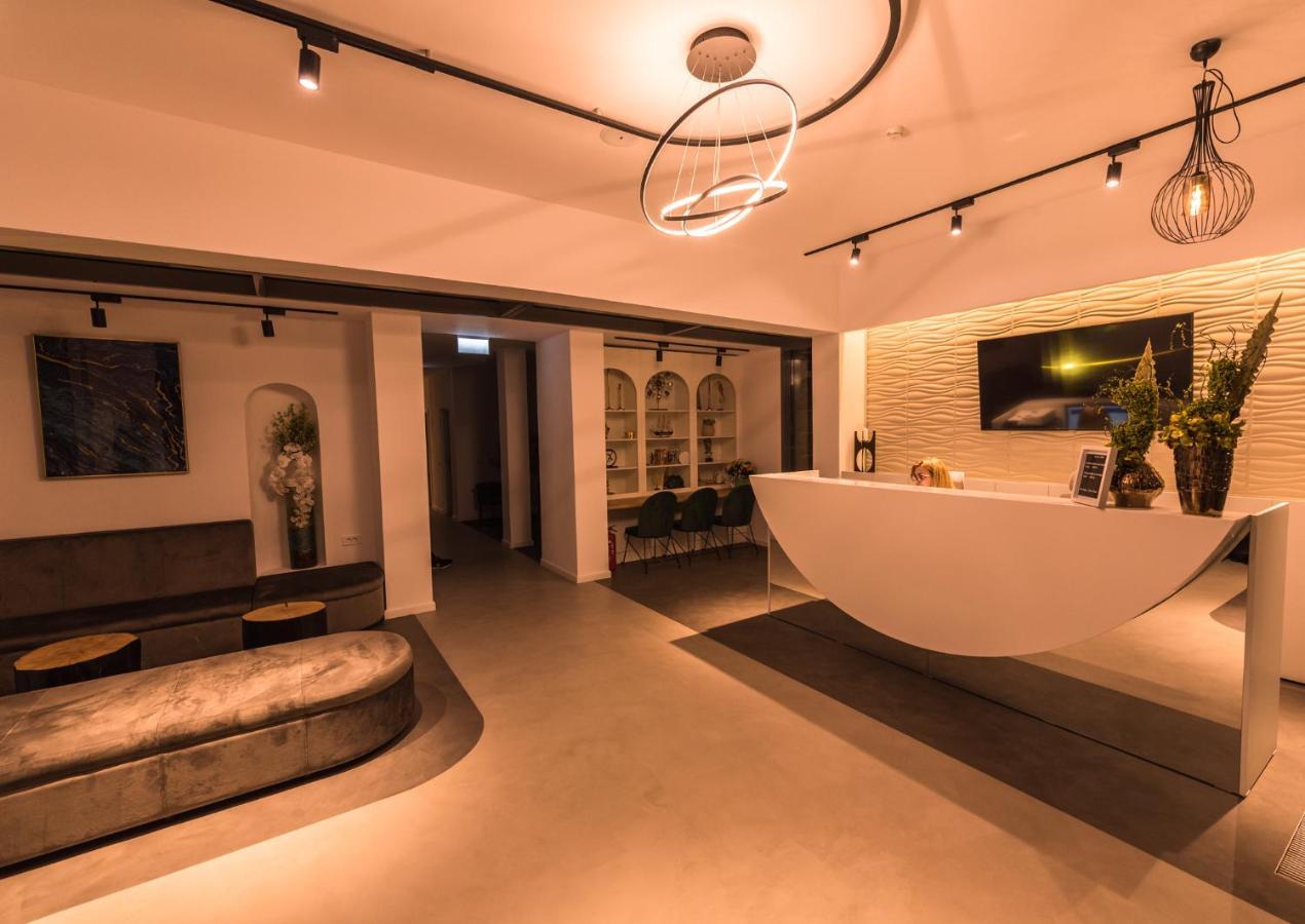 Hotel Arka Оршова Экстерьер фото