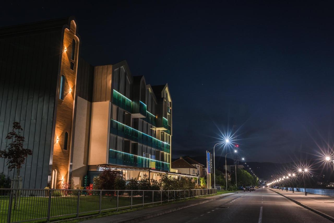 Hotel Arka Оршова Экстерьер фото